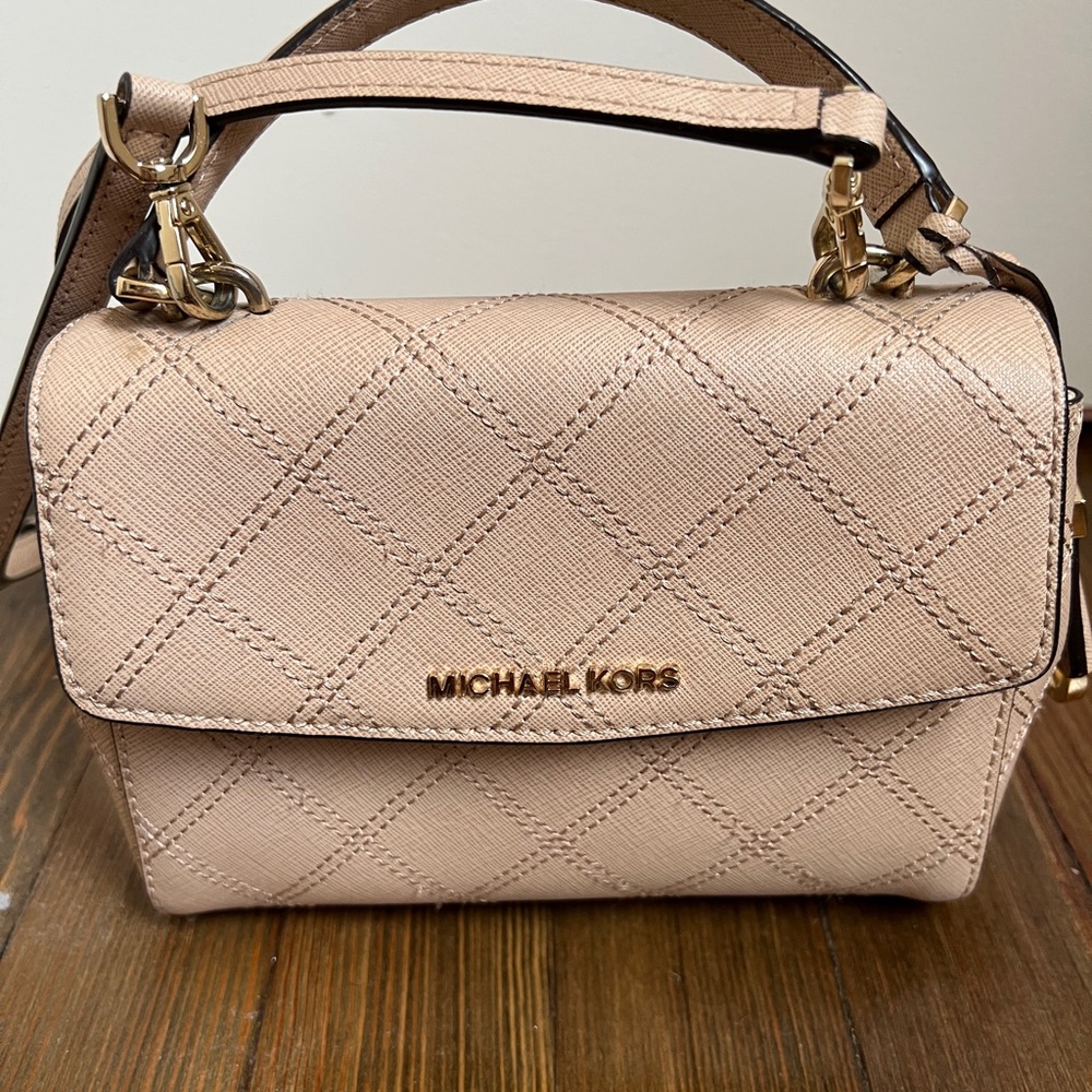Micheal Kors hand bag.  Perfect for weekend and going out bag